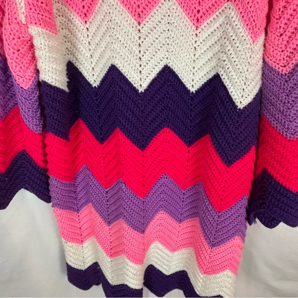Handmade Purples, Red, Pink, White Chevron Knit Women's Cadigan - Picture 10 of 15